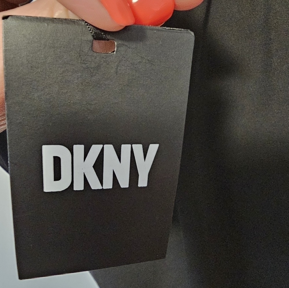 DKNY Black and White Trim Sleeveless Blouse Women's Size Small NWT - Picture 7 of 12
